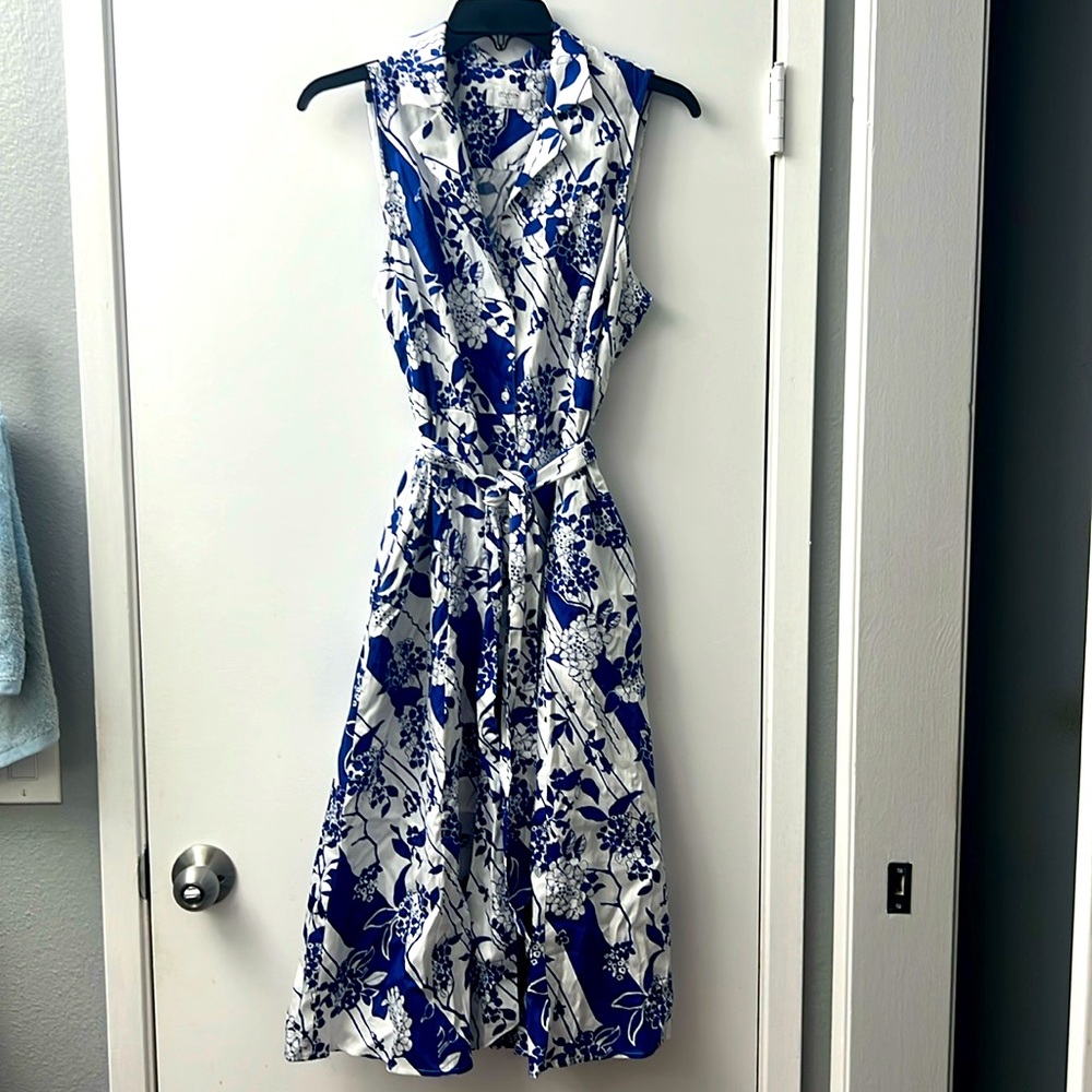 UNTUCKit Blue and White floral Sleeveless Midi shirt Dress